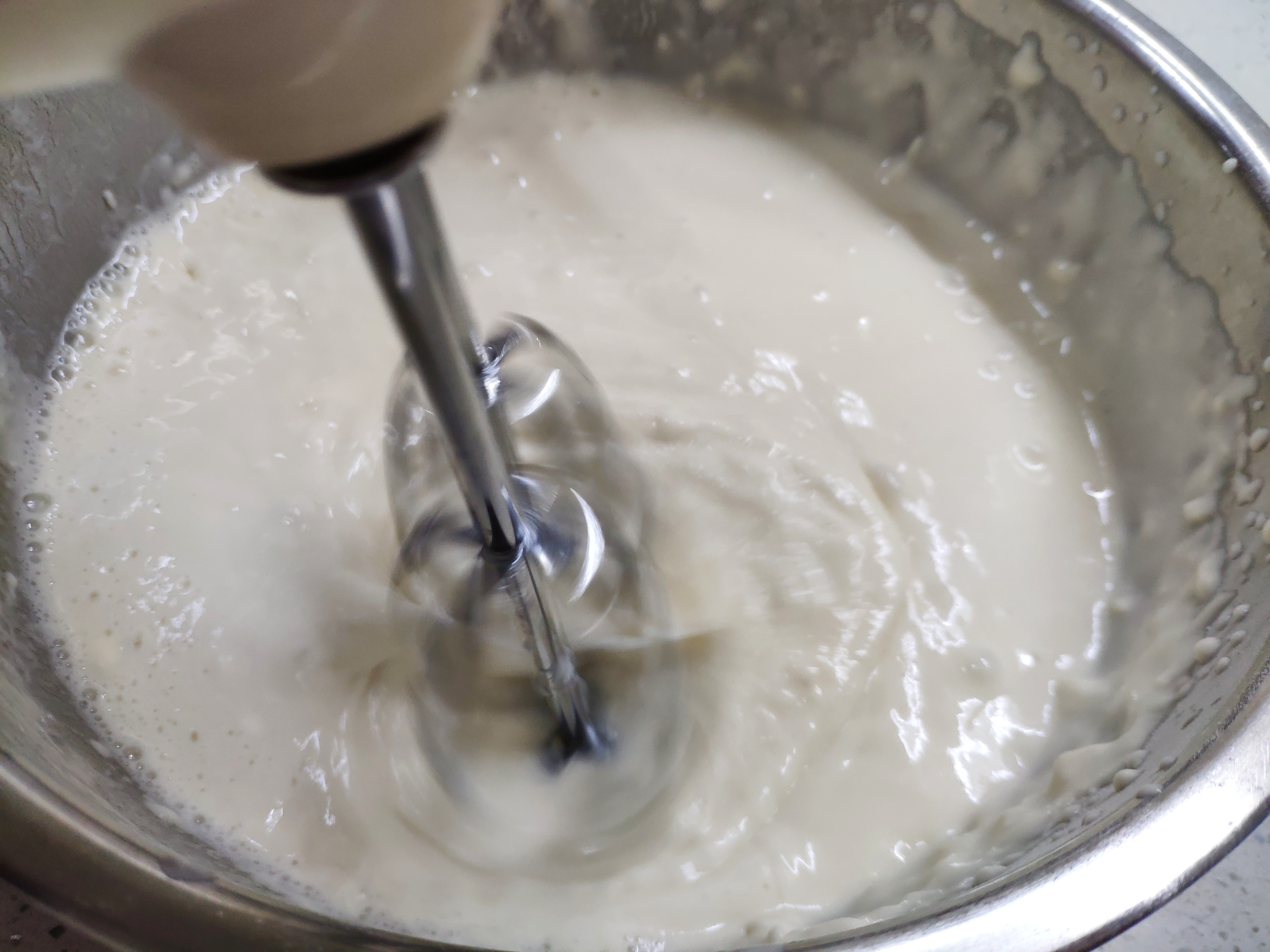 电动打蛋器做凉皮视频教学,用小苏打怎么做凉皮窍门