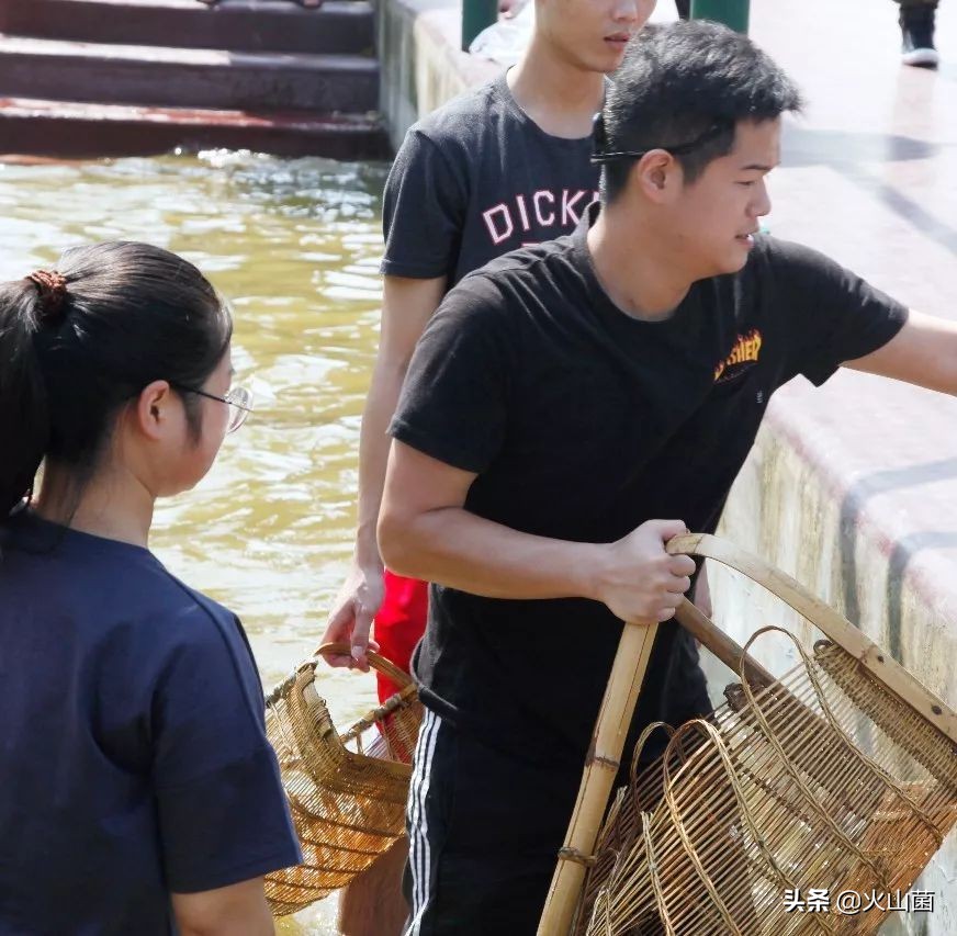 逃离高温“熔炉”，南方的夏天就该玩雪