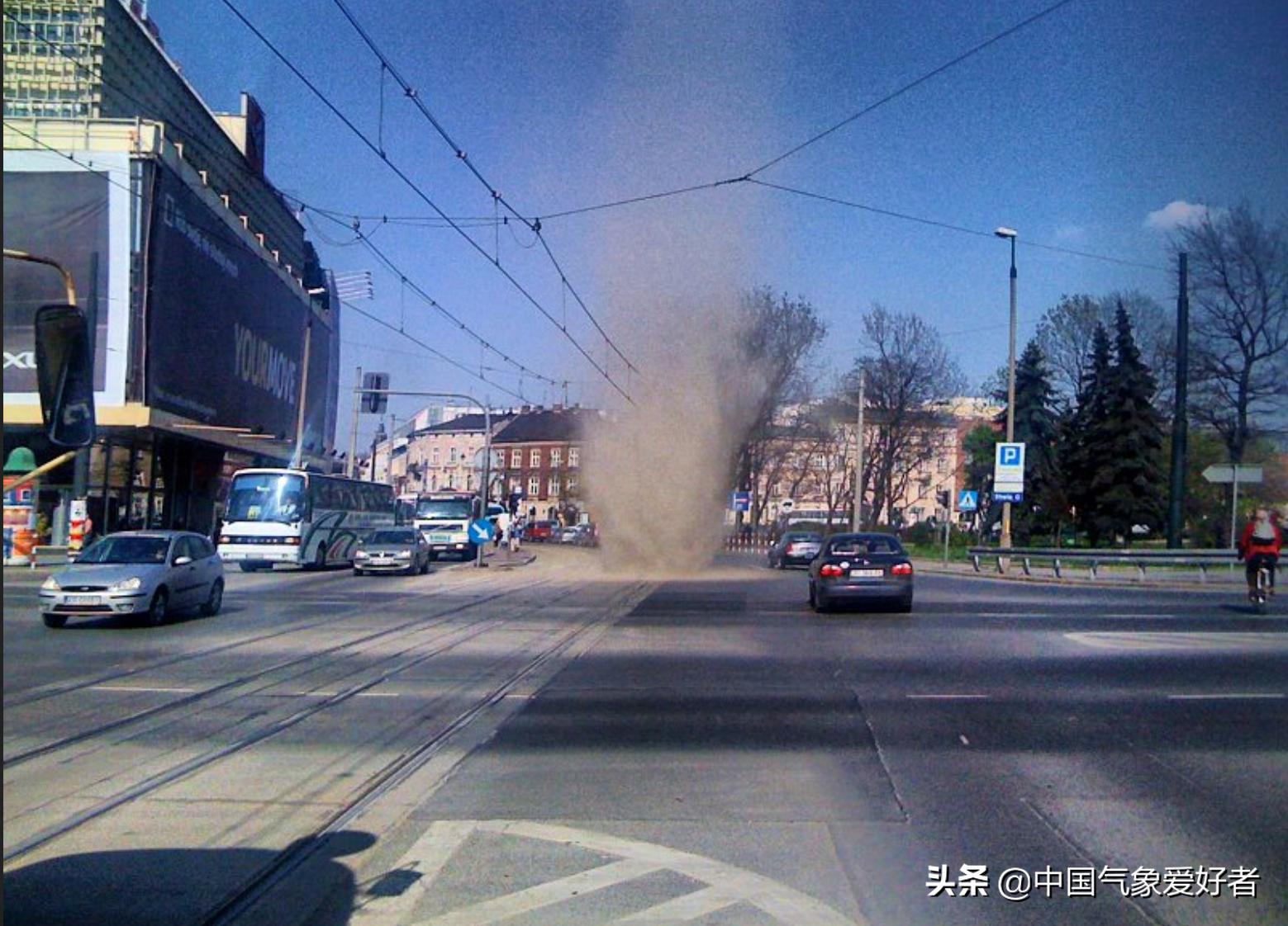 怪事？宁夏货车当街突然腾空翻转，分析：是这种神秘旋风所致