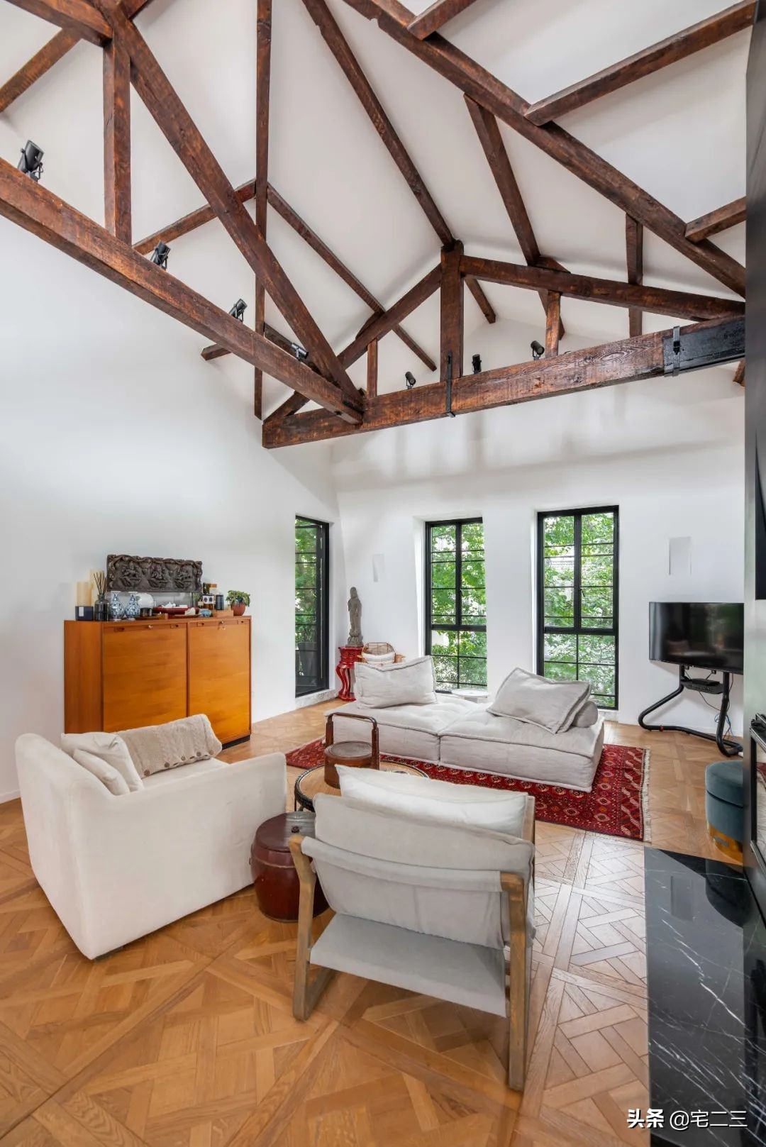 一栋隐居闹市的上海老洋房，一对“新克勒”夫妻的躺平日常