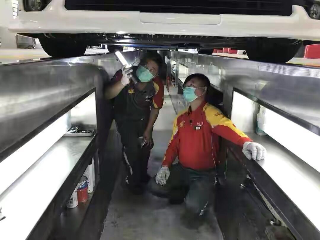 56岁当服务员一天挣300元,56岁香港男明星