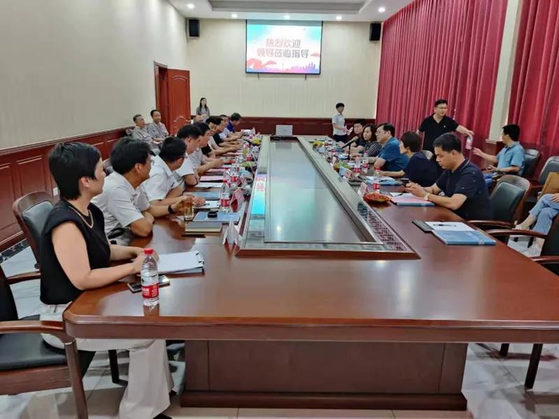 爱谱华顿华建刚哪里人,上海爱谱华顿董事长