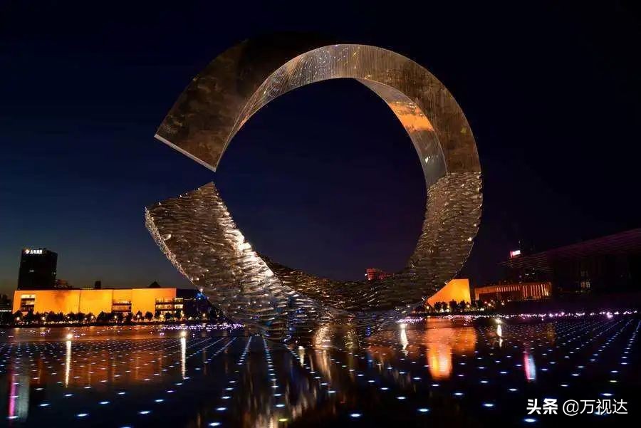 为何有的老人会说“穷河东，富河西，砸锅卖铁红桥区”？