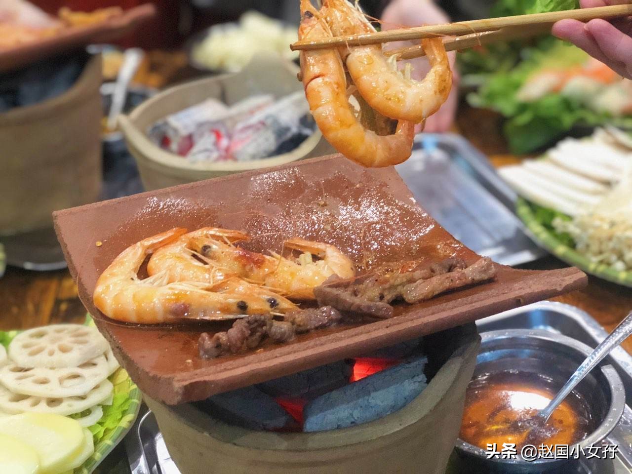 好吃到飞起的瓦片烤肉,终于吃到网红瓦片烤肉了