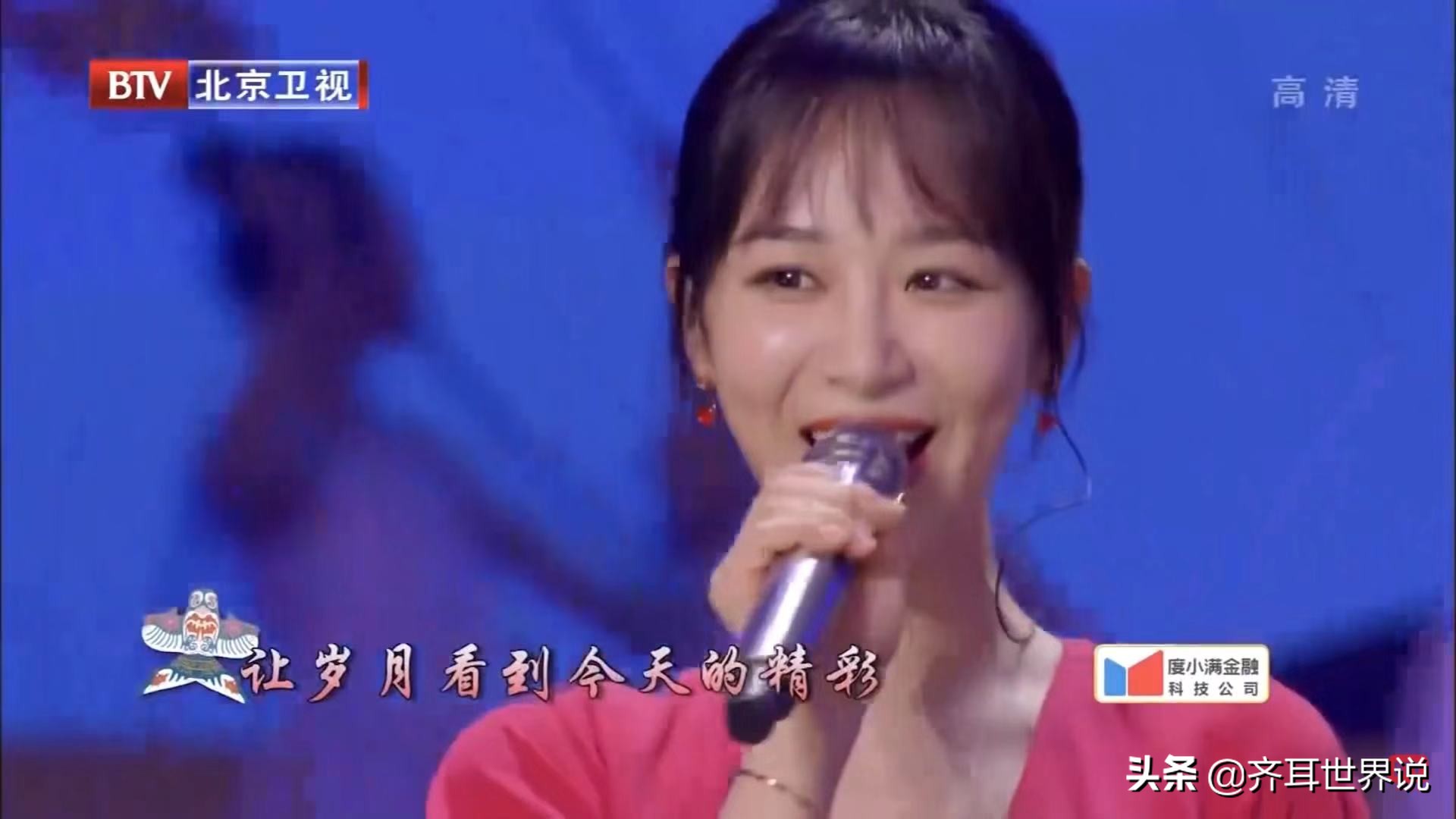 张一山在机场看杨紫的眼神,张一山对杨紫的承诺