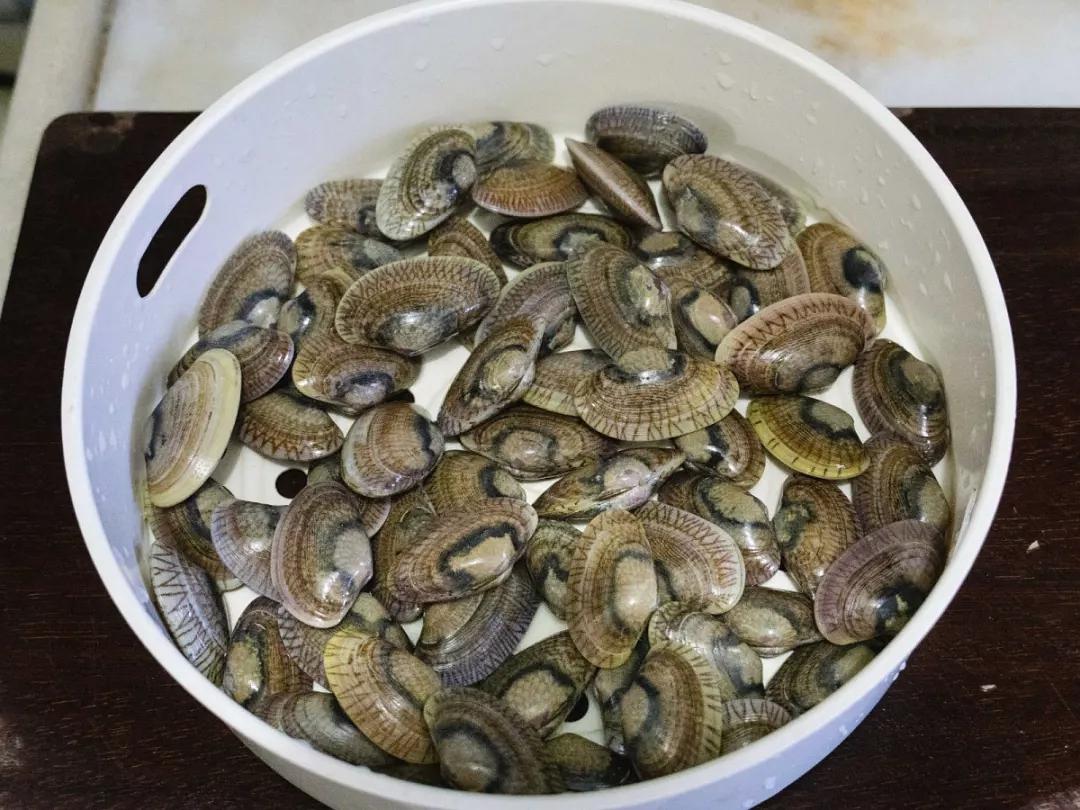 砂锅可以做焗菜吗,砂锅焗大虾花蛤金针菇