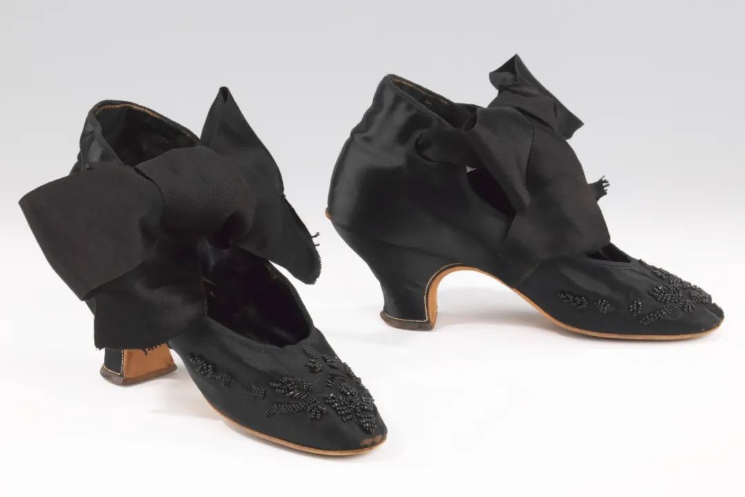 高跟鞋的前世,高跟鞋的前世故事