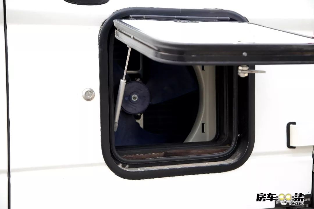 外观低调,配置却很丰富,老百姓也能买得起的东风舒侣B型房车