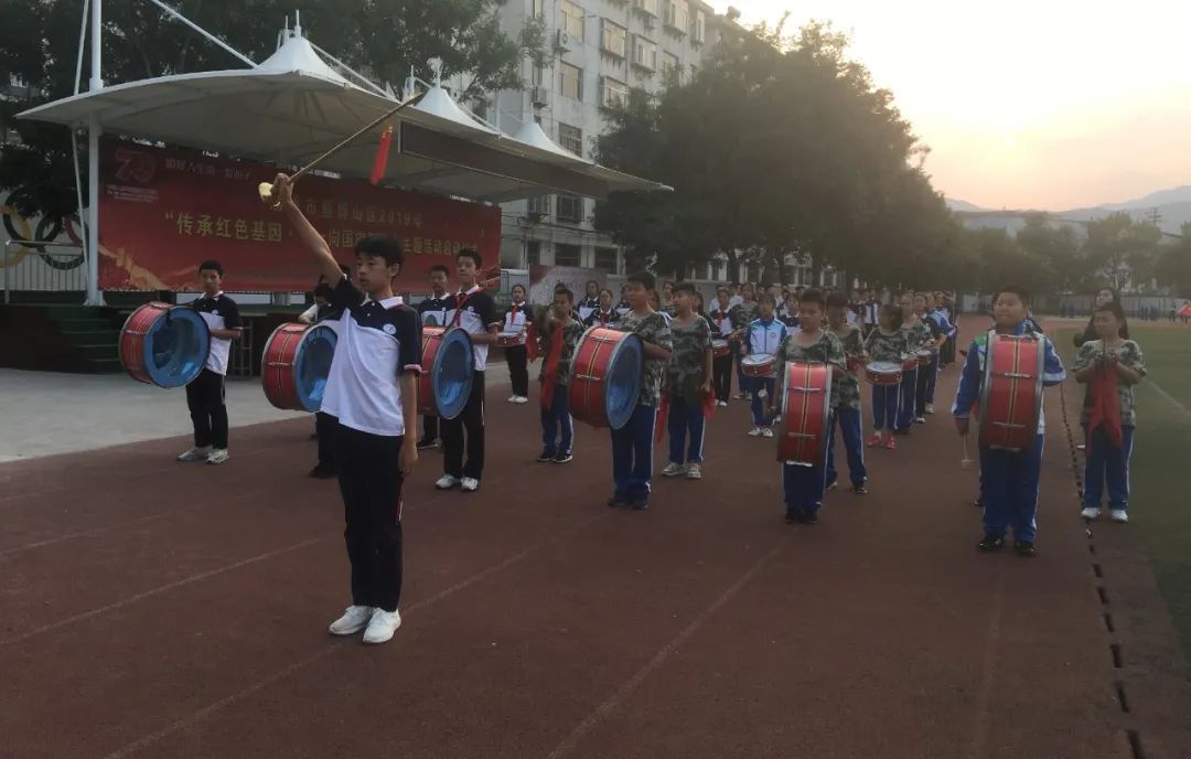 奔涌吧后浪青年们完整版,奔涌吧时代大潮中的青年后浪