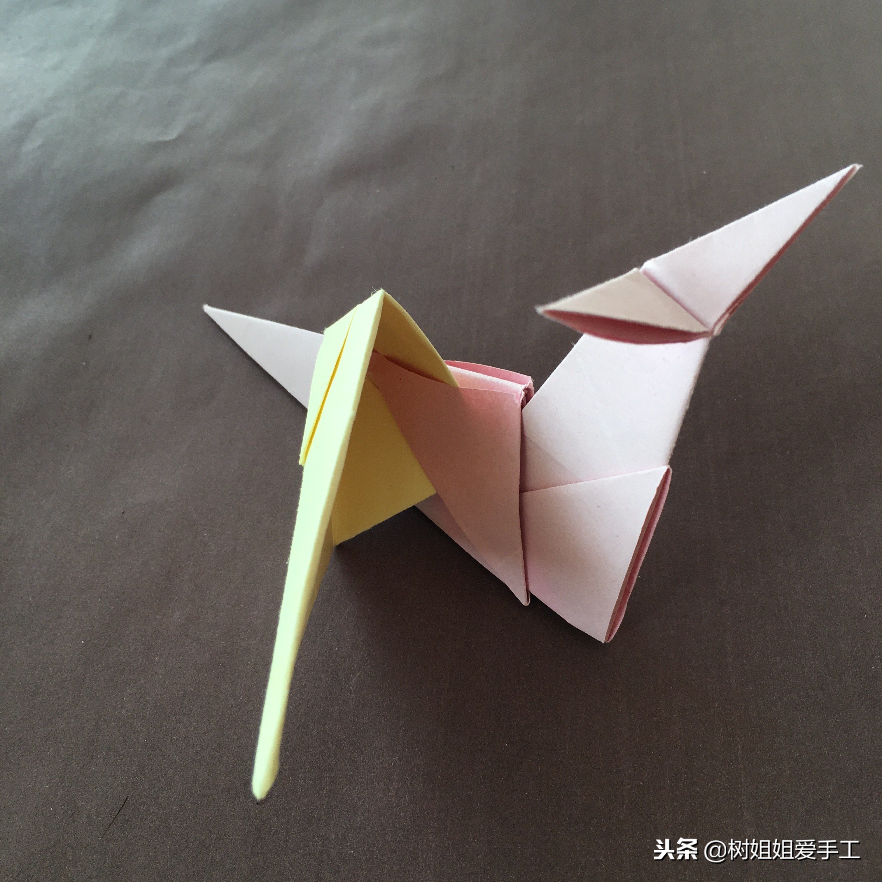 用一张长方形的彩纸做一个战斗机,用一张彩纸做世界公认最弱战斗机