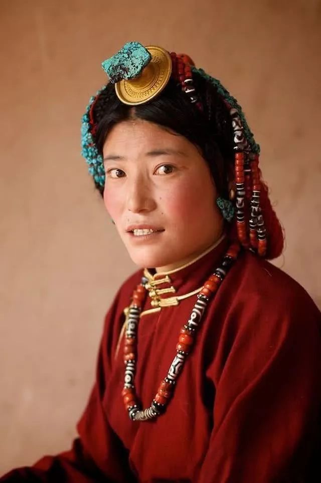 铁线绿松石真假鉴别方法,紫光灯鉴别绿松石真假对照图