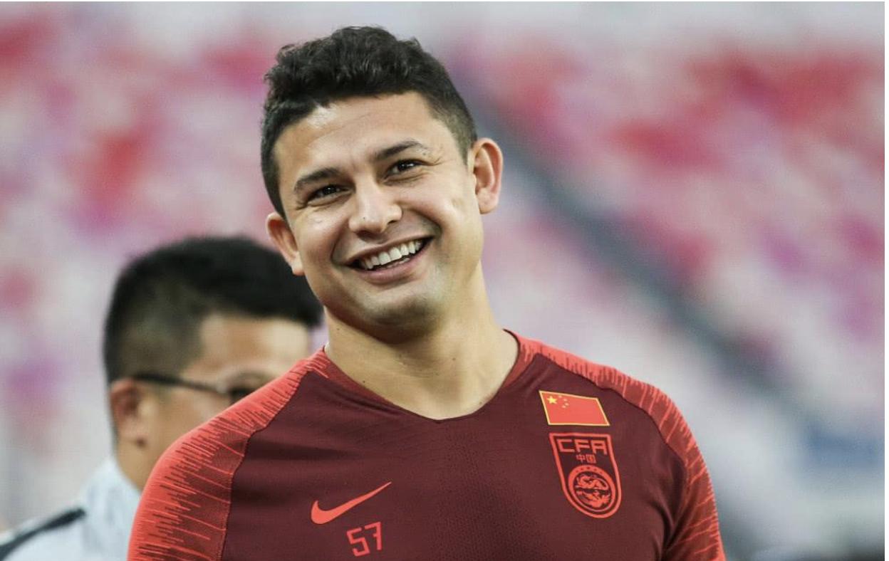 里皮抵达,里皮广州比赛视频