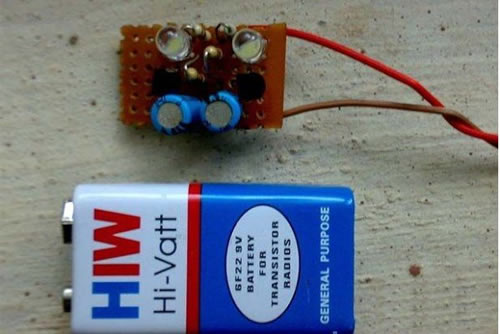 发光二极管交替闪烁电路图原理,2个发光二极管交替闪烁