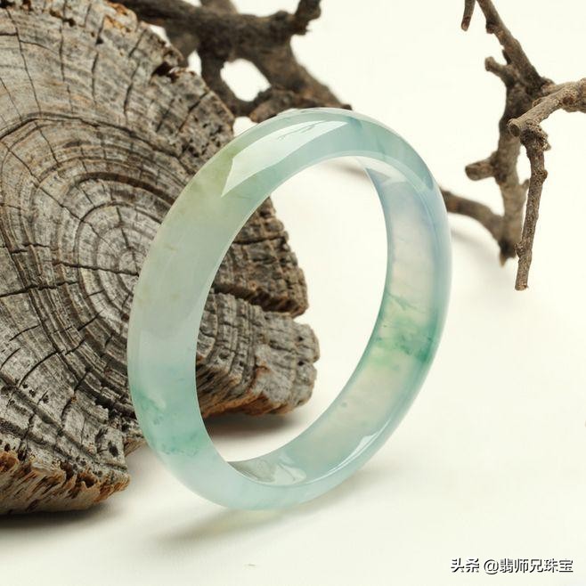 挑选飘花手镯注意的点,冰种帝王紫飘花翡翠手镯