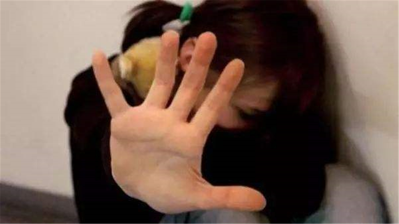 小孩跟朋友亲嘴如何教育,孩子和别人亲嘴要怎样教育