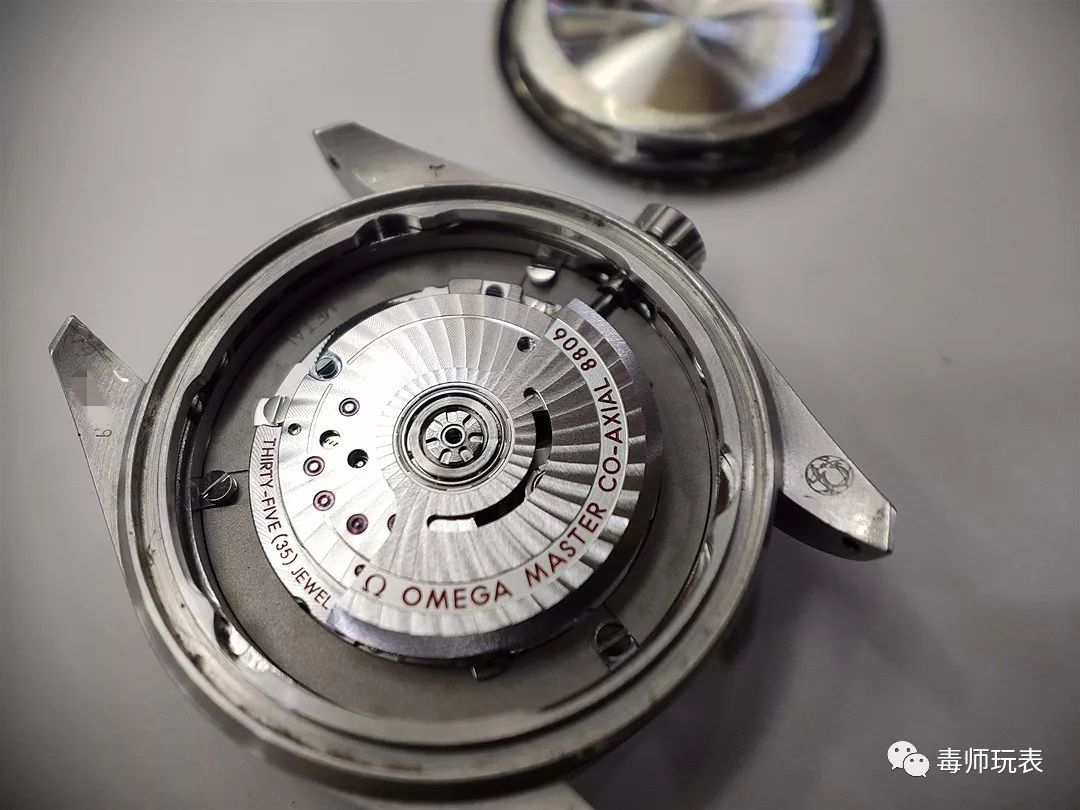 欧米茄海马300机芯是8800还是8806,欧米茄8800与8806机芯揭秘