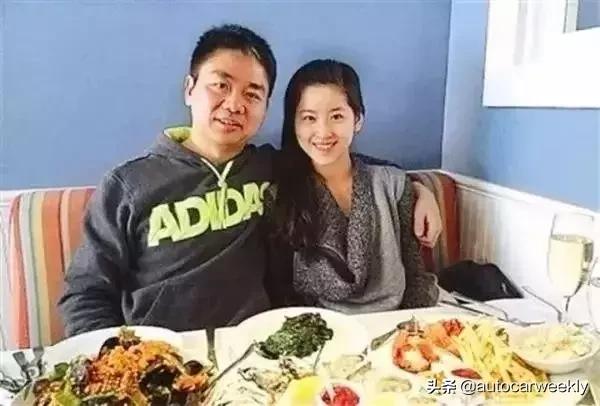 卫衣紧身怎么穿,卫衣装法