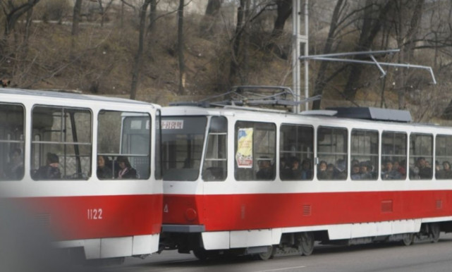 朝鲜人很少吃牛肉，出行主要靠双腿和公交车