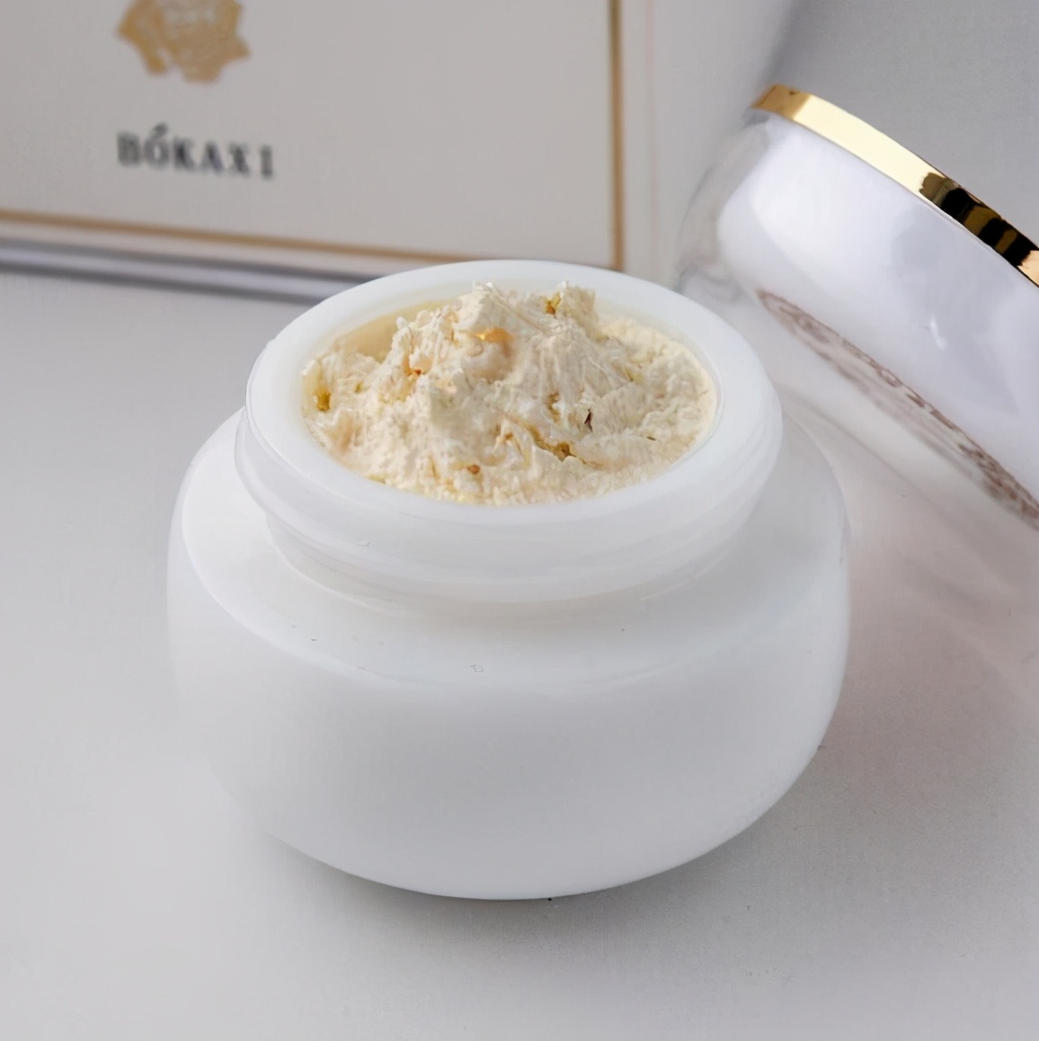 睡前可以用麦吉丽贵妇膏吗,睡前能擦保湿乳吗