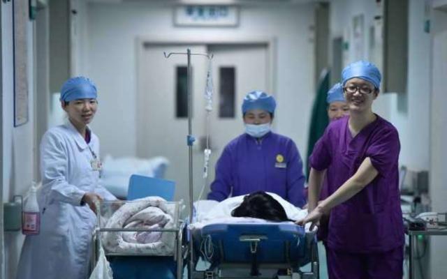 顺产没有一点尊严了,顺产无侧切的真实经历