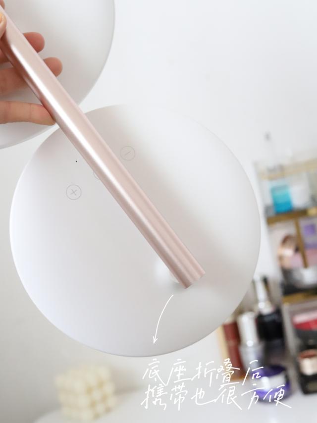 化完妆屋里看着跟外边看着不一样,在屋里化完妆一到外面就起皮卡粉