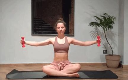 挺胸去副乳的瑜伽动作,9个瑜伽体式开肩美背效果超级好