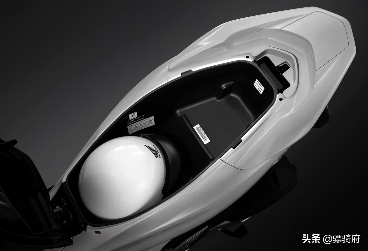 五羊本田PCX150，比亚乔medley150，DRG158三款高端踏板车横评