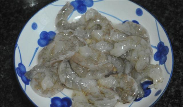 冰冻虾，别直接下锅！多加这“1步”，鲜嫩又不腥，美味吃不够