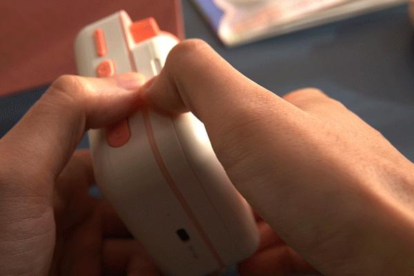 带娃好帮手，能投影能互动的趣学伴儿童故事放映机