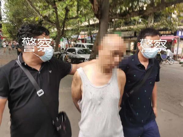 视频直击:警花抓捕女毒贩,千里追击擒主犯,方便面盒内藏端倪