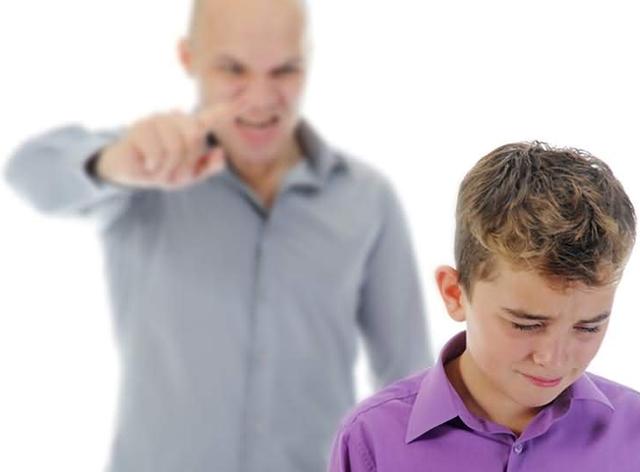 语言暴力下成长的孩子叛逆,怎么样干预让孩子语言爆发