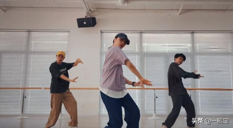 孙莉分享跳舞视频，网友评论被删评拉黑，被吐槽：太玻璃心了