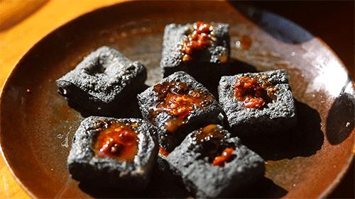 好吃Skr人了！爆汁的“臭”豆腐，吃到扶墙出