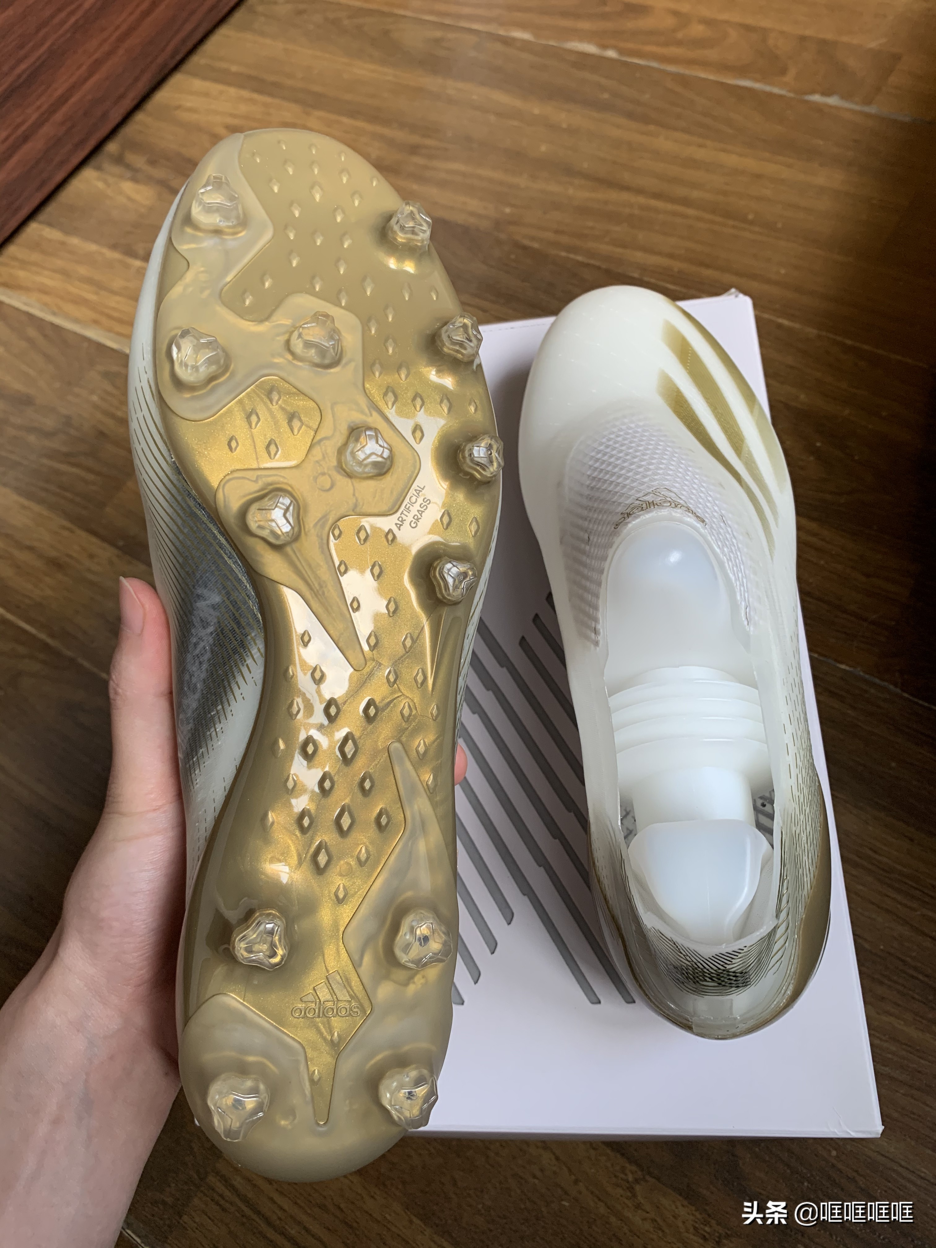 阿迪达斯足球鞋纯白猎鹰评测,阿迪达斯足球鞋xghosted实战