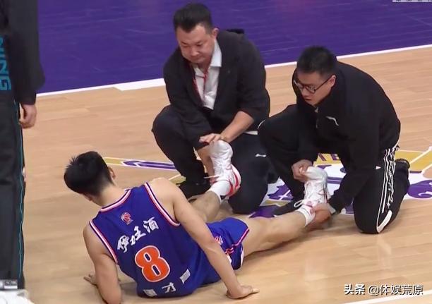 于德豪三分投进全场欢呼,于德豪底角三分球绝杀