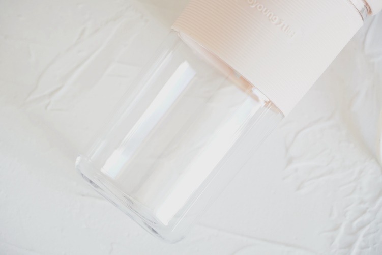 能随身携带的鲜榨果汁机，仅售百元，40秒完成一杯鲜榨果汁