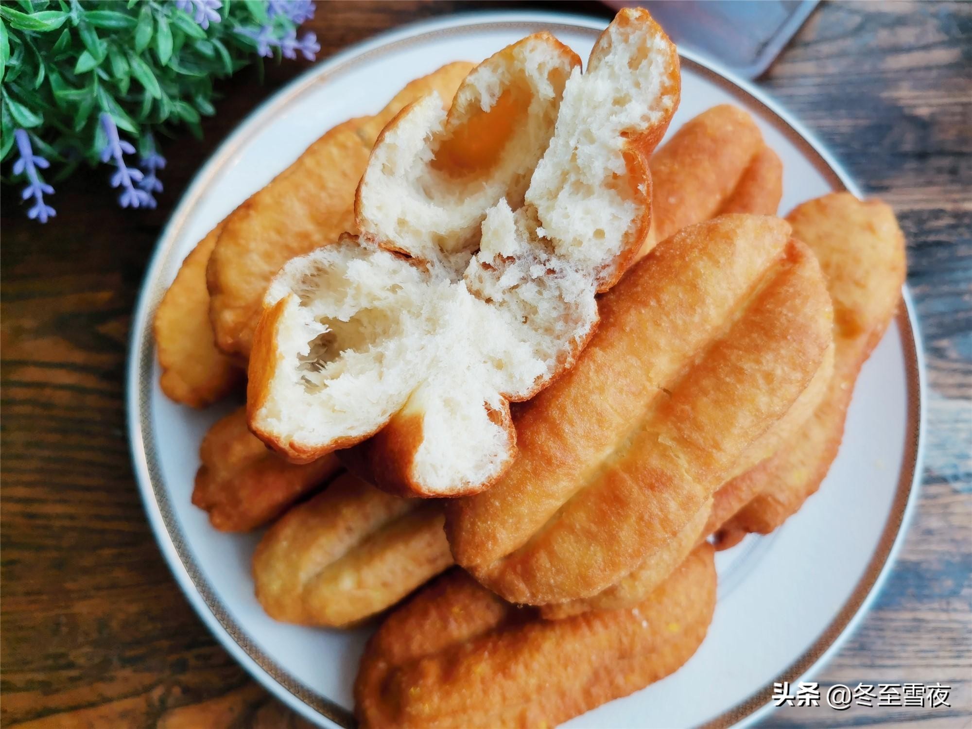 用牛奶鸡蛋做油条的新做法和配方,鸡蛋牛奶油条的做法简单香甜酥脆