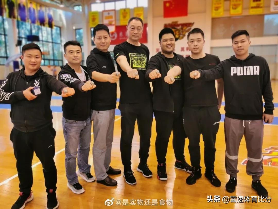 广东宏远给万圣伟发冠军戒指,广东领取总冠军戒指