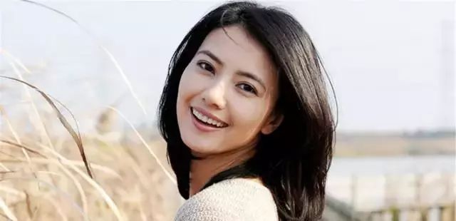 高圆圆方脸扎马尾,高圆圆方脸怎么整的