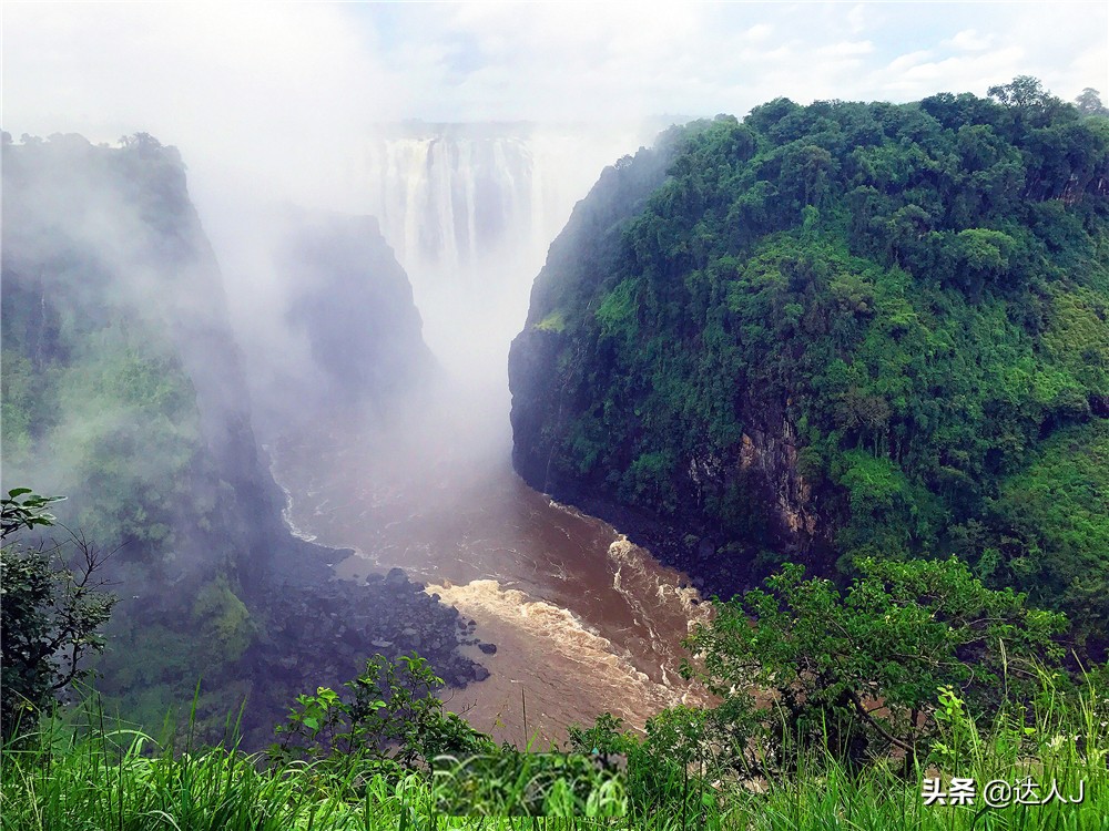#全民热遗#小天独家，你敢不敢在这个瀑布上洗澡？