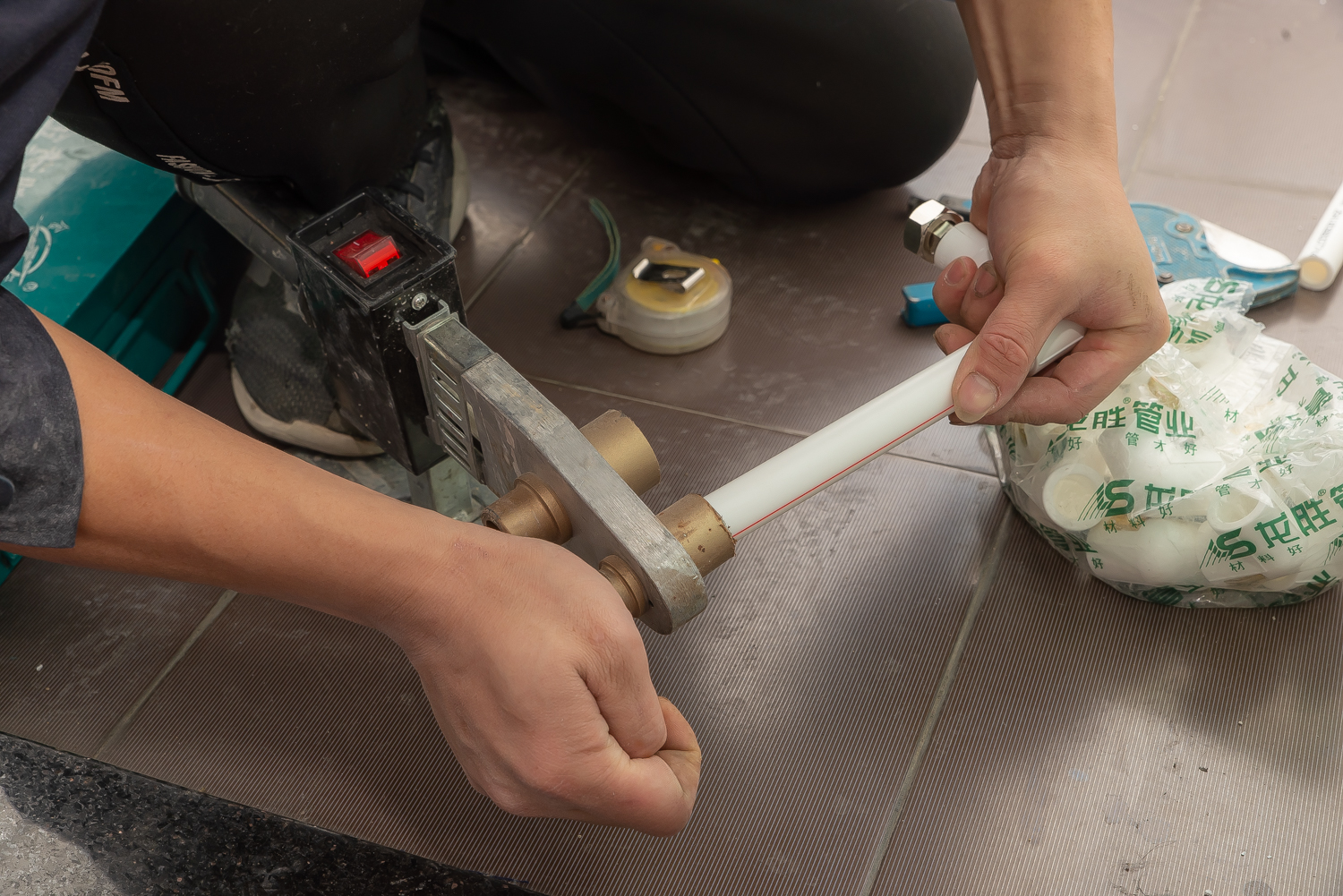 安全智能电热水器,速热式电热水器安全