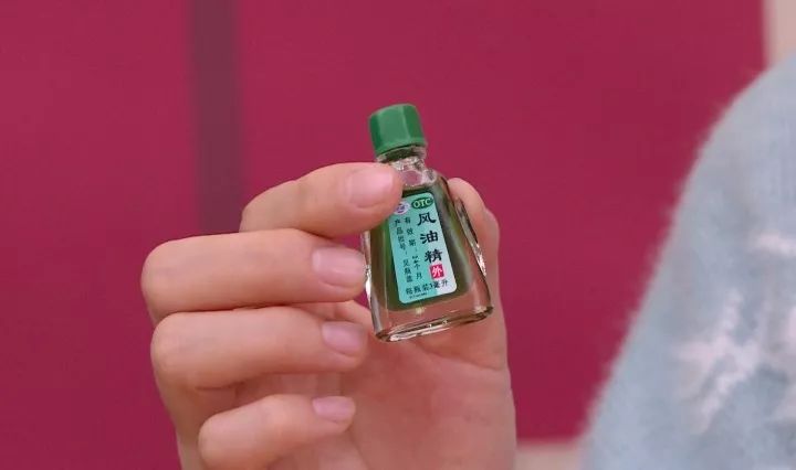 鞋子划痕滴风油精,把风油精滴到鞋子里