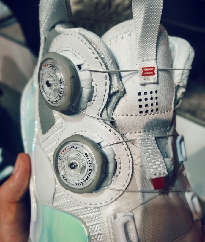 韦德之道九低帮是全掌碳板吗,韦德之道8是高配全掌䨻吗