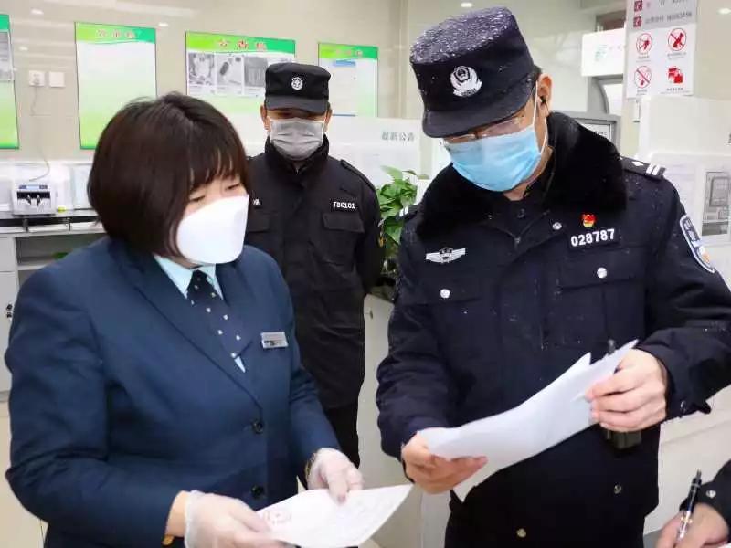 致敬疫情防控一线的社区工作员,社区抗疫一线副书记