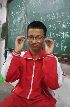 老虎：这是我准备养大吃的，你来凑什么热闹