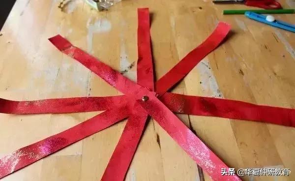幼儿园元旦手工制作：鞭炮灯笼卡纸舞龙