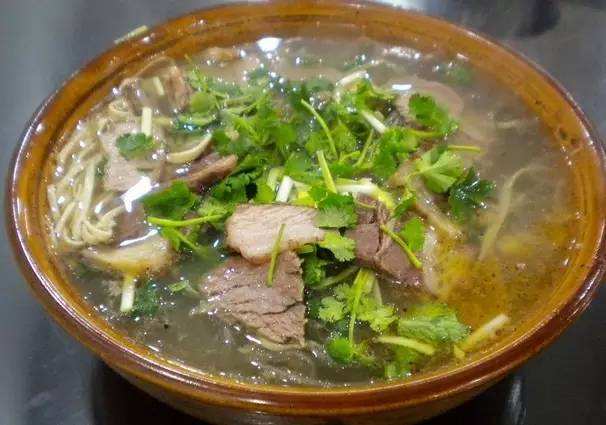 一碗热气腾腾的牛肉汤,来一碗热气腾腾的牛肉汤