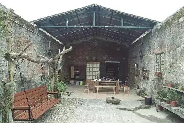 放弃世界顶尖银行工作,他回村当木匠,在废墟上盖出了爆美小院!