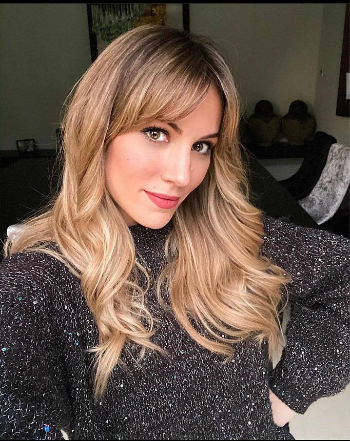 大饱眼福！曼联球员德赫亚太太影视歌全能！身材火辣，美貌不输超模