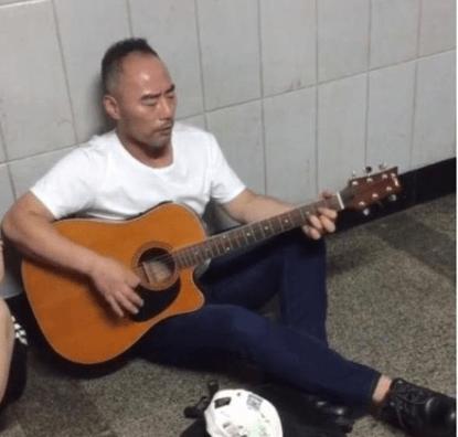 旭日阳刚落魄街头卖唱,旭日阳刚草根歌星组合
